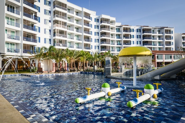 Dayang Bay Resort - Hotel & Serviced Apartment
