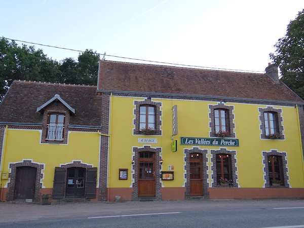 LOGIS-Hôtel Restaurant Auberge Les Vallées Du Perche