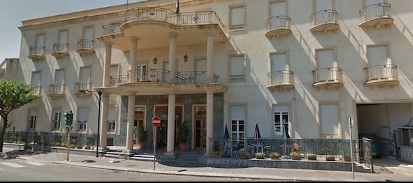 Hotel Mariano IV Palace