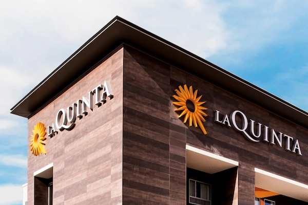 La Quinta Inn & Suites By Wyndham San Antonio Seaworld/lafb