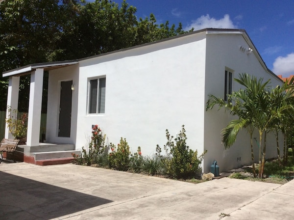 Private Charming Guesthouse In Little Havana
