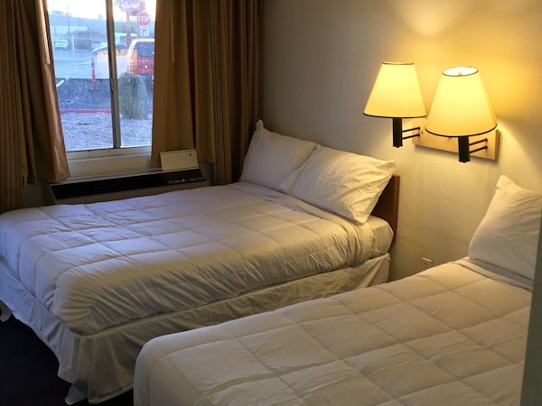 Minsk Hotels - Extended Stay, I-10 Tucson Airport