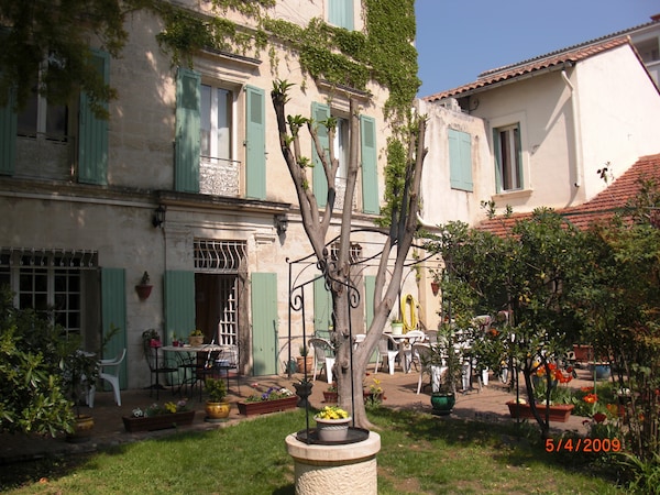 Au Saint Roch - Hotel Et Jardin