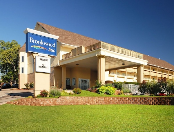 Brookwood Inn