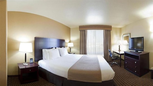 Holiday Inn Express & Suites Dinuba West, An Ihg Hotel