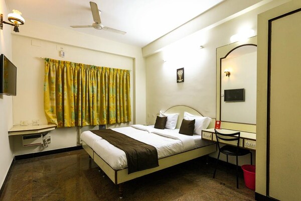 Oyo Rooms Gandhi Road Opposite Axis Bank