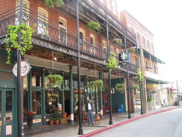 New Orleans Hotel Eureka Springs