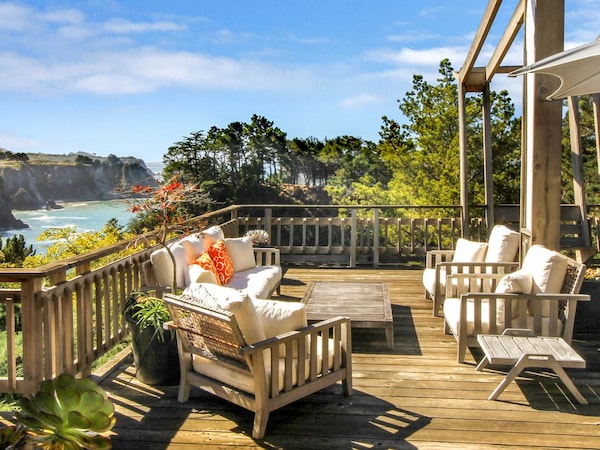 Oceanfront Stunner W/ Deck, Veranda & Incredible Views - Close To Beaches!