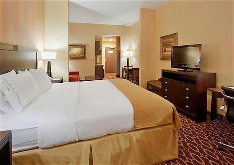 Holiday Inn Express & Suites Sacramento NE Cal Expo, an IHG Hotel