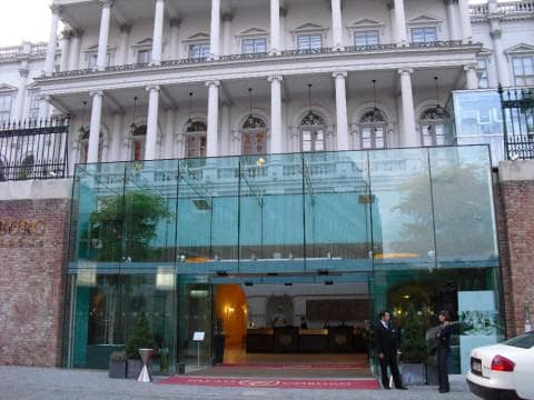 Palais Coburg Hotel
