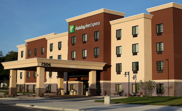 Holiday Inn Express & Suites Omaha South Ralston Arena, an IHG Hotel