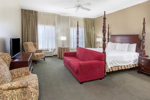Hawthorn Extended Stay by Wyndham Bloomington