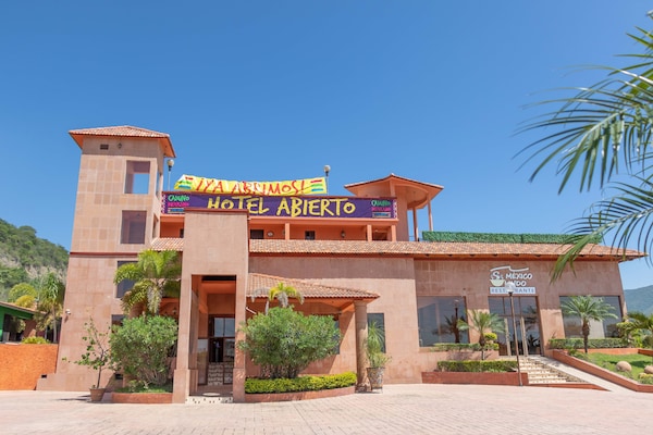 Camino Mexicano Hotel & Resort