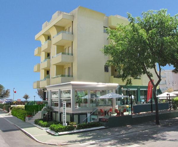 Hotel Montecarlo - Vista Mare con Piscina & Area Fitness