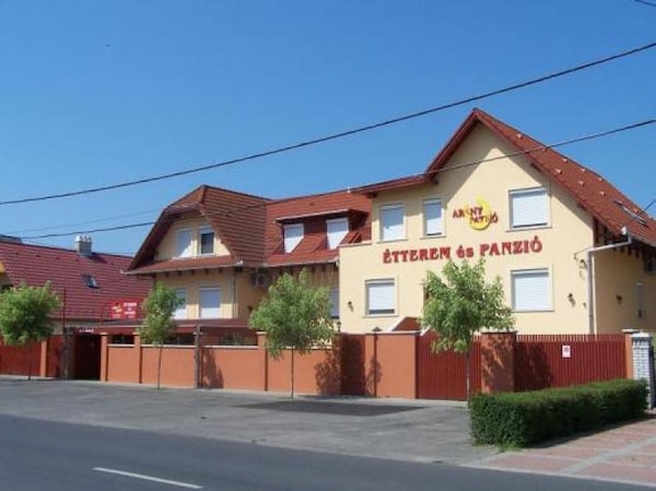 Arany Patkó Pension & Restaurant
