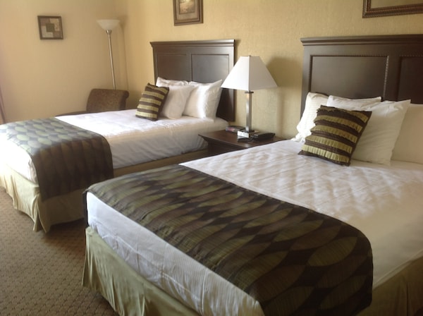 Grand View Inn & Suites