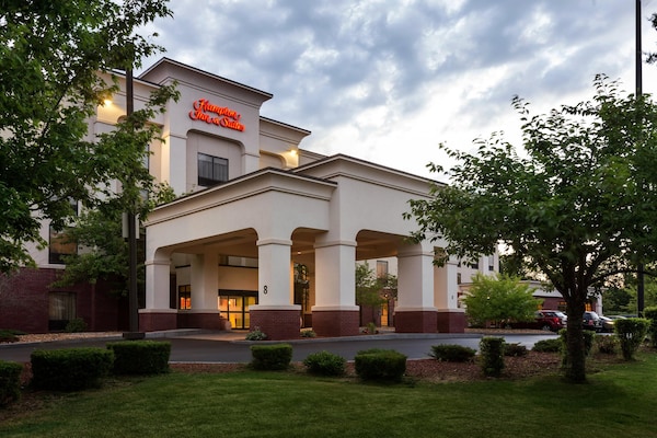 Hampton Inn and Suites Manchester/Bedford