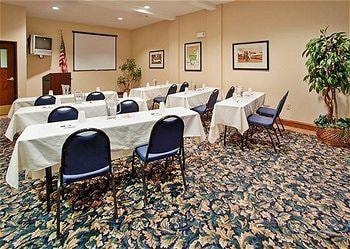 Holiday Inn Express & Suites Farmington