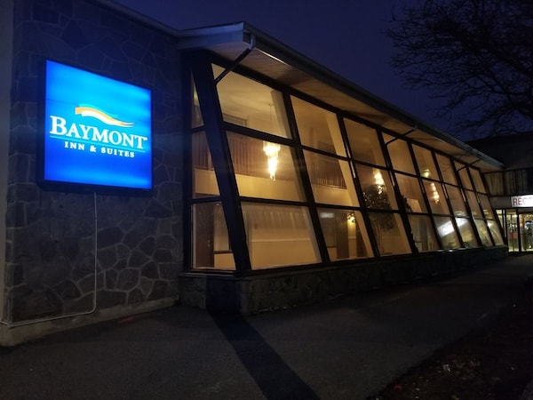 Hotel Baymont Inn & Suites