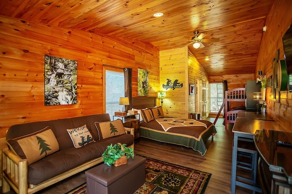 Bigfoot Lodge Room One - Beautiful Scenery Abounds
