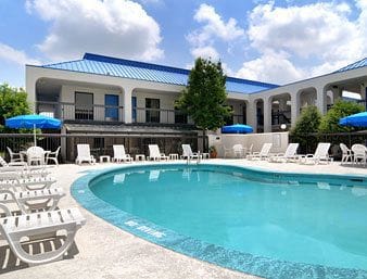 Baymont Inn and Suites Macon Riverside Dr