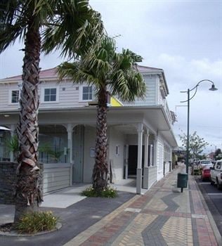 Tuakau Hotel