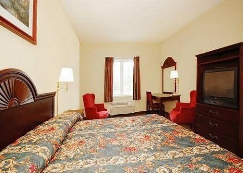 Econo Lodge & Suites North Syracuse