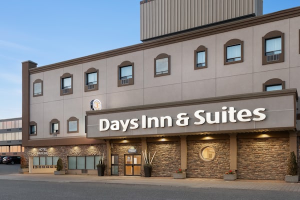 Days Inn & Suites Sault Ste. Marie