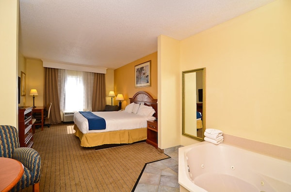 Holiday Inn Express & Suites Chattanooga East Ridge