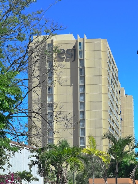 ESJ Towers Hotel