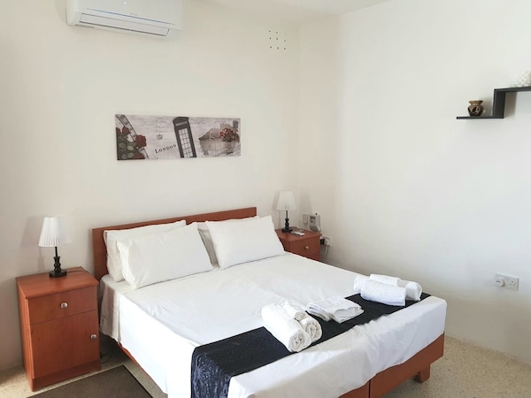 Habitación Doble con baño privado - 1 o 2 camas cerca de Mdina