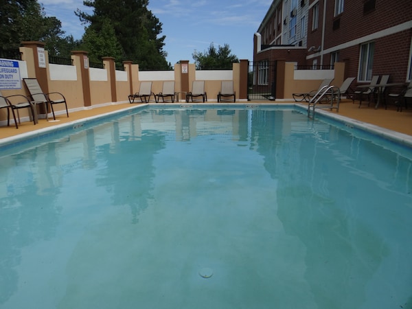 Holiday Inn Express Hotel & Suites Salisbury - Delmar, An Ihg Hotel