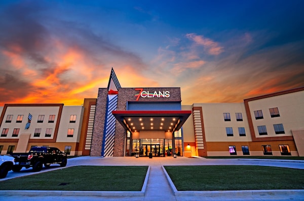 7Clans Hotel & Resort