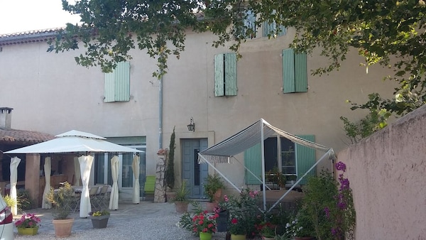 Beautiful Mas Provençal With 3 Bed And Breakfast + Pool