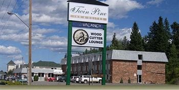 Twin Pine Motor Inn