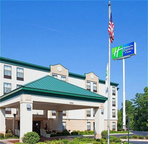 Holiday Inn Express & Suites Fayetteville-Ft. Bragg