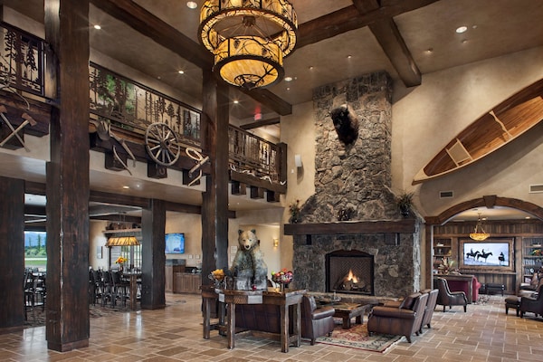 Country Inn & Suites By Carlson, Kalispell, MT - Glacier Lodge