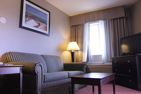 Holiday Inn Express & Suites Colorado Springs-Airport, An Ihg Hotel