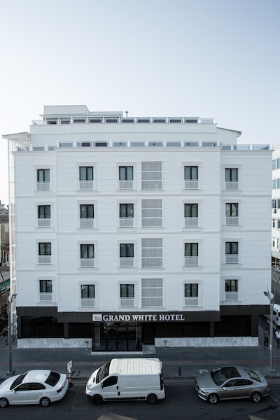 Grand White Hotel