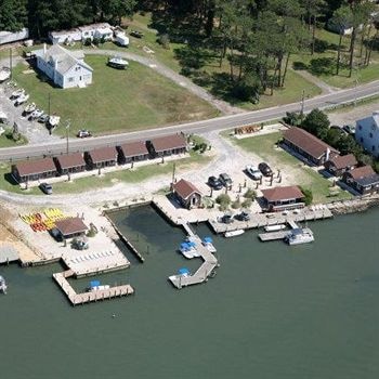 Snug Harbor Marina And Cottages