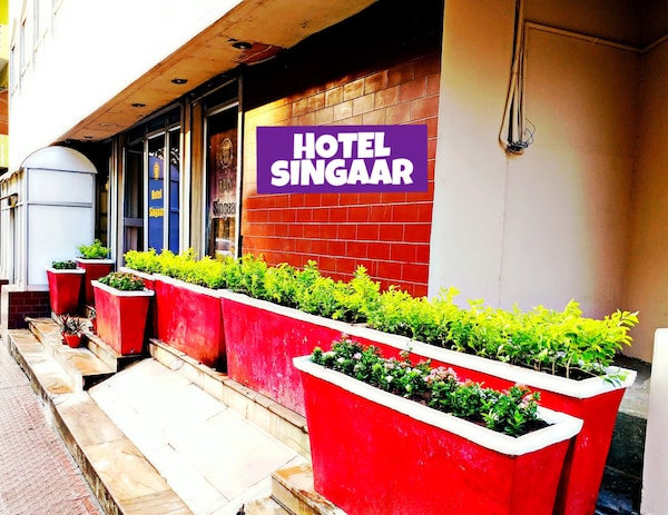 SPOT ON 41169 Hotel Singaar