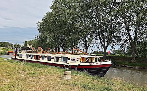 Barge hotel Beatrice canal du midi