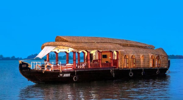 Aqua Jumbo Houseboats
