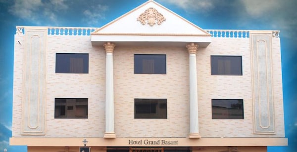 HOTEL THE GRAND BASANT