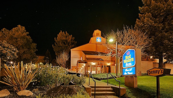 Best Western Plus Inn at the Vines