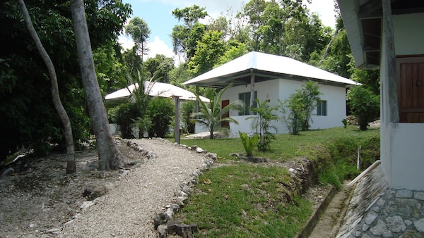 Maya Zacpetén Jungle Lodge