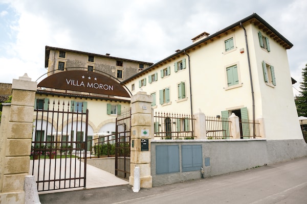 Hotel Villa Moron