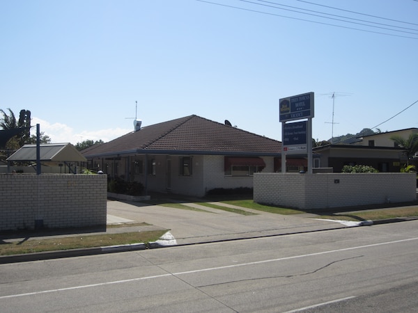 Twin Towns Motel