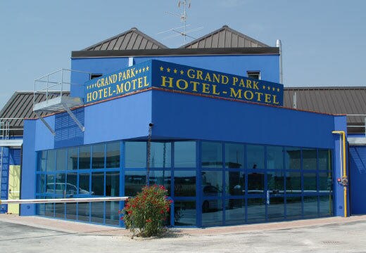 Grand Park Motel