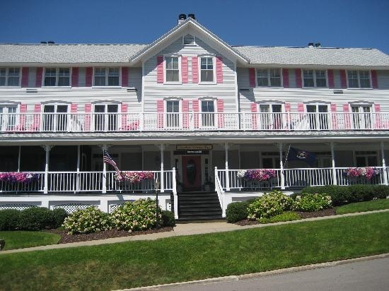 Harbor House Inn